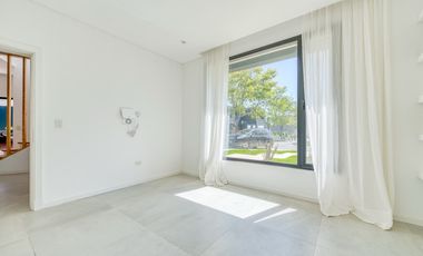 Casa en Alquiler a la laguna con 5 habitaciones en Marinas Puertos Escobar