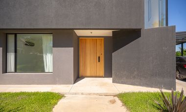 Casa en Alquiler a la laguna con 5 habitaciones en Marinas Puertos Escobar