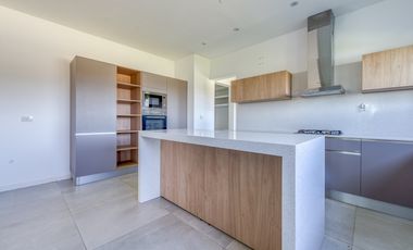 Casa en Alquiler a la laguna con 5 habitaciones en Marinas Puertos Escobar