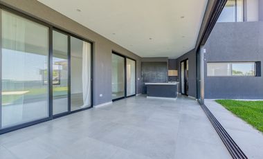 Casa en Alquiler a la laguna con 5 habitaciones en Marinas Puertos Escobar