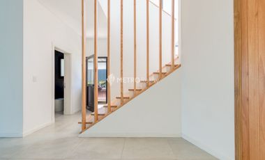 Casa en Alquiler a la laguna con 5 habitaciones en Marinas Puertos Escobar