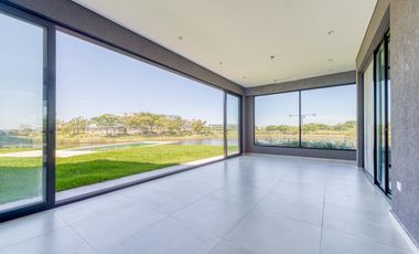 Casa en Alquiler a la laguna con 5 habitaciones en Marinas Puertos Escobar