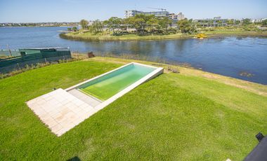 Casa en Alquiler a la laguna con 5 habitaciones en Marinas Puertos Escobar