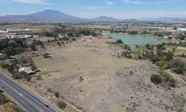 Terreno en Venta a 15 Minutos de La Venta del Astillero Jalisco Pie de Carretera