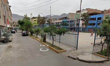 Casa de 5 pisos cerca al Hospital Materno Infantil- Independencia
