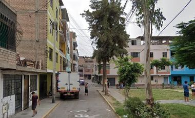 Casa de 5 pisos cerca al Hospital Materno Infantil- Independencia