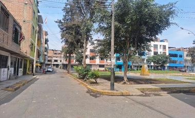 Casa de 5 pisos cerca al Hospital Materno Infantil- Independencia