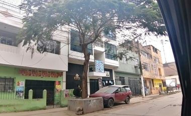 Casa de 3 pisos cerca a parque en el Rimac