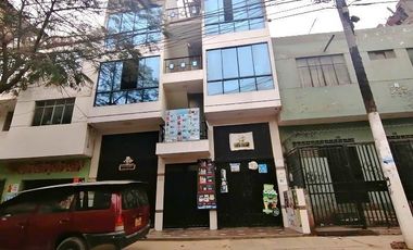 Casa de 3 pisos cerca a parque en el Rimac