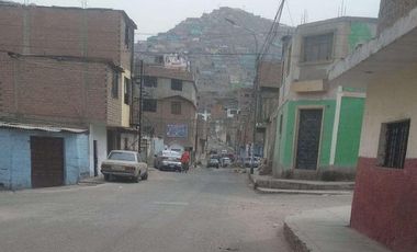 En venta amplia casa de 2 pisos - Comas