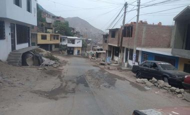 En venta amplia casa de 2 pisos - Comas