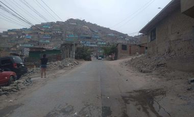 En venta amplia casa de 2 pisos - Comas