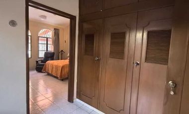 SE RENTA CASA AMUEBLADA CÉNTRICA