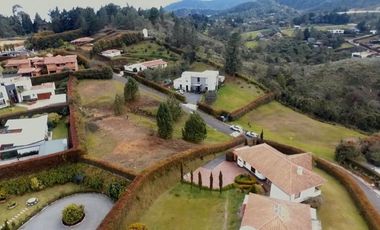 Venta de Lote en Altos del escobero en exclusivo condominio