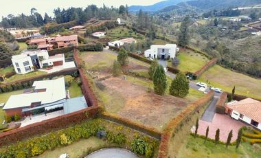 Venta de Lote en Altos del escobero en exclusivo condominio