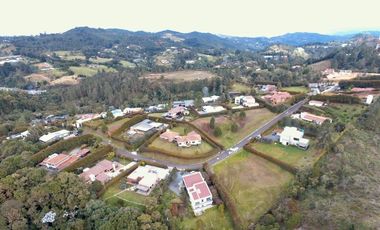 Venta de Lote en Altos del escobero en exclusivo condominio