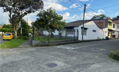 se renta casa comercial en la av del rio