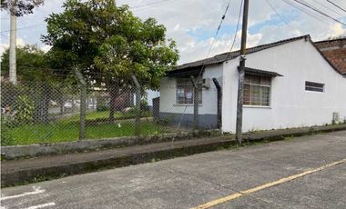se renta casa comercial en la av del rio