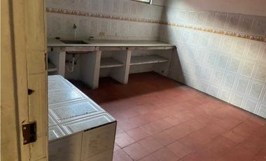 se renta casa comercial en la av del rio