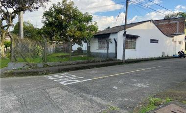 se renta casa comercial en la av del rio