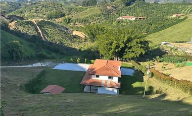 vendo casa finca campestre Marinilla, vía al Peñol 6.500 m2 HSZ