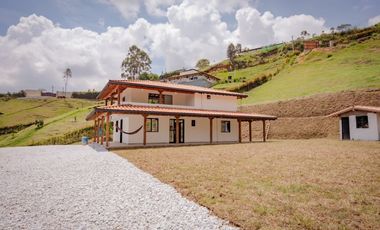vendo casa finca campestre Marinilla, vía al Peñol 6.500 m2 HSZ