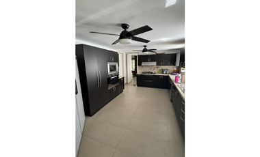 VENTA CASA DUPLEX CON PISCINA, OBARRIO (4)