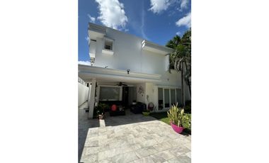 VENTA CASA DUPLEX CON PISCINA, OBARRIO (4)