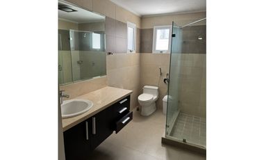 VENTA CASA DUPLEX CON PISCINA, OBARRIO (4)