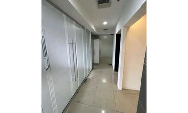 OFICINA EN CALLE 50 PH GLOBAL BANK 110M2 CON DIVISIONES