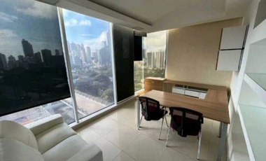OFICINA EN CALLE 50 PH GLOBAL BANK 110M2 CON DIVISIONES