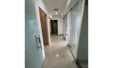 OFICINA EN CALLE 50 PH GLOBAL BANK 110M2 CON DIVISIONES