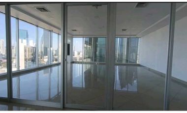 OFICINA EN CALLE 50 PH F&F TOWER REMODELADA CON DIVISIONES 153M2