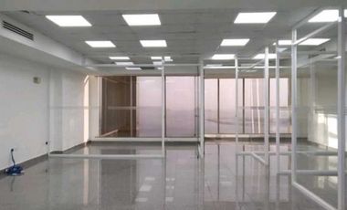 OFICINA EN AVENIDA BALBOA BICSA FINANCIAL CENTER 140M2 CON DIVISIONES