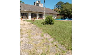 CHALET sobre 5 lotes EN BARRIO LAS MARGARITAS- CON PILETA.