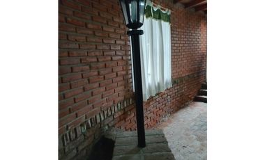 CHALET sobre 5 lotes EN BARRIO LAS MARGARITAS- CON PILETA.