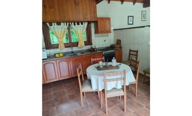 CHALET sobre 5 lotes EN BARRIO LAS MARGARITAS- CON PILETA.