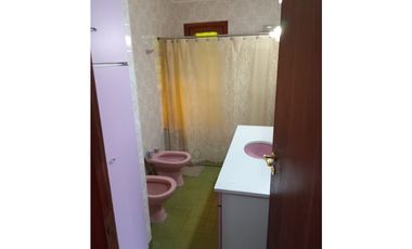 CHALET sobre 5 lotes EN BARRIO LAS MARGARITAS- CON PILETA.