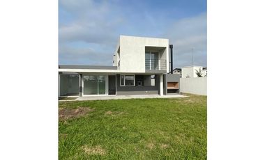 Venta casa estilo duplex en Bº Los Alamos