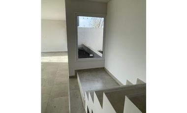 Venta casa estilo duplex en Bº Los Alamos