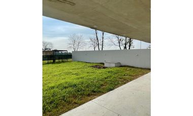 Venta casa estilo duplex en Bº Los Alamos