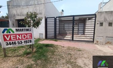 Casa en venta de 2 dormitorios c/ cochera en Gualeguaychú APTA CREDITO HIP.!