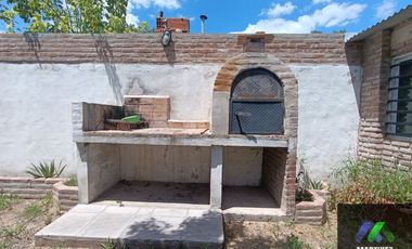 Casa en venta de 2 dormitorios c/ cochera en Gualeguaychú APTA CREDITO HIP.!