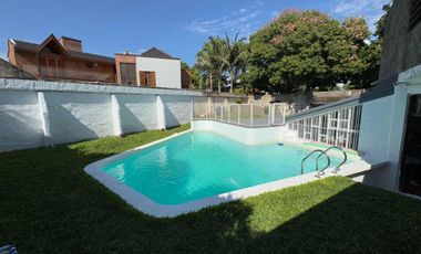 Venta casa 8 amb Pileta, quincho cochera Don Bosco