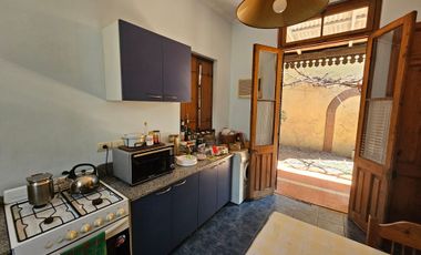 VENTA CASA 3 AMBIENTES CON PATIO Y COCHERA QUILMES