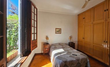 VENTA CASA 3 AMBIENTES CON PATIO Y COCHERA QUILMES