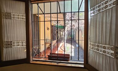 VENTA CASA 3 AMBIENTES CON PATIO Y COCHERA QUILMES