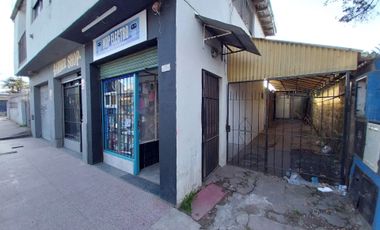 Venta PH 4 ambientes al frente con patio. Cerrito