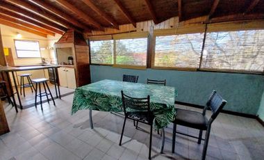 Venta PH 4 ambientes al frente con patio. Cerrito