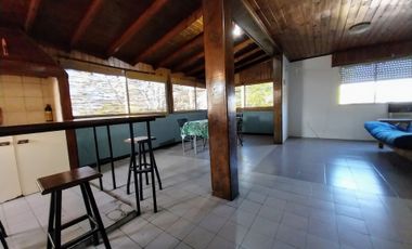 Venta PH 4 ambientes al frente con patio. Cerrito